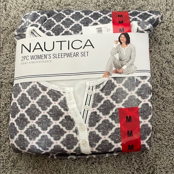 NWT Nautica Women’s Gray Printed 2 Piece Fleece Pajama Sleepwear Set - Size Med - Picture 1 of 7